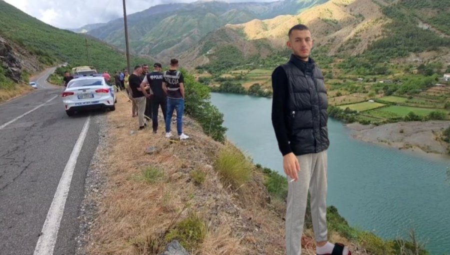 ‘Ec, se jemi policia’/ Si ‘uniformat blu’ ndoqën Renis Dobrën dhe ‘përzunë’ kushëririn e tij! Telefonata e fundit me babain: Po nisem për në shtëpi…