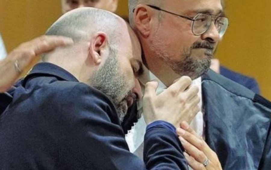 ‘Më kanë shkatërruar jetën’, Saviano shpërthen në lot pas dënimit të bos-it të Camorrës që e kërcënoi me vdekje