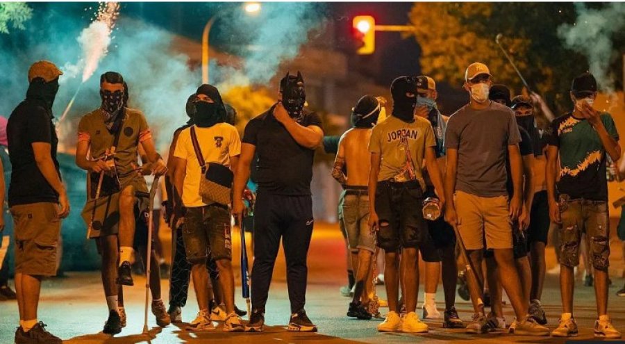 Trazira anti-migrantë në Spanjë: 14 të arrestuar dhe thirrje për 'gjueti' ndaj afrikanoveriorëve