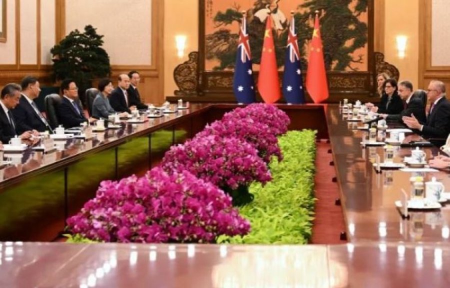 Xi i Kinës thotë se marrëdhëniet me Australinë janë ‘përmirësuar’ ndërsa ai i bën nikoqirllëk Albaneses