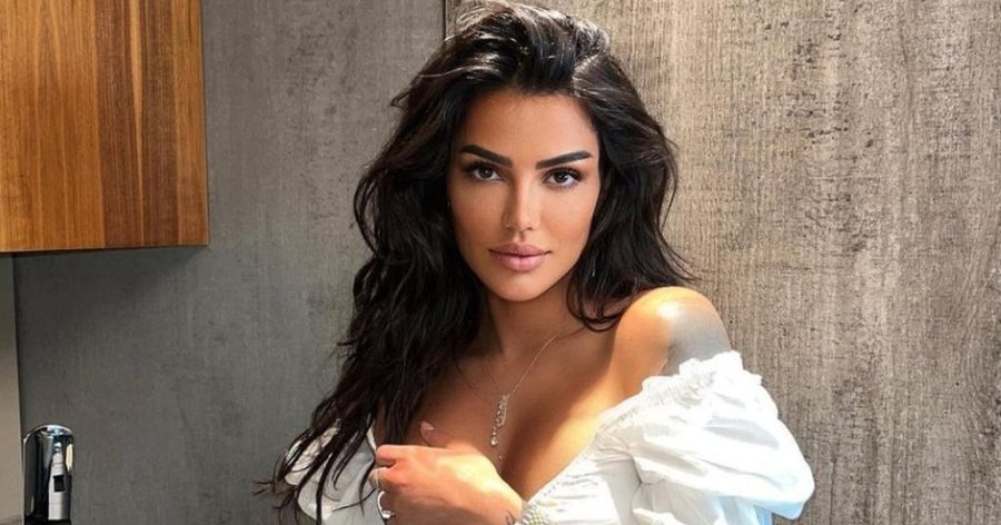 Morena Taraku ndez rrjetin, shfaqet në shtrat me një mashkull misterioz 