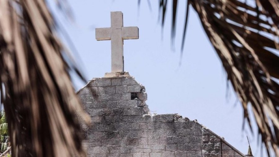 Papa ripërsërit thirrjen për armëpushim në Gaza pas sulmit ndaj famullisë katolike