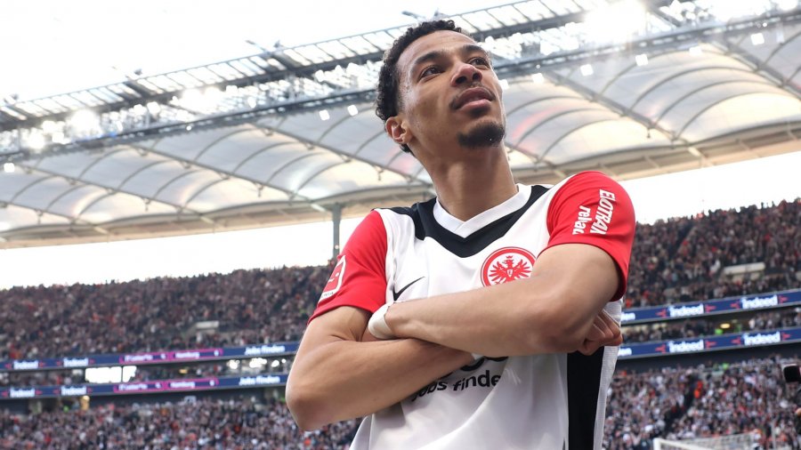 Liverpool-i ka marrëveshje me Ekitike, por Eintracht-i kërkon 90 milionë euro