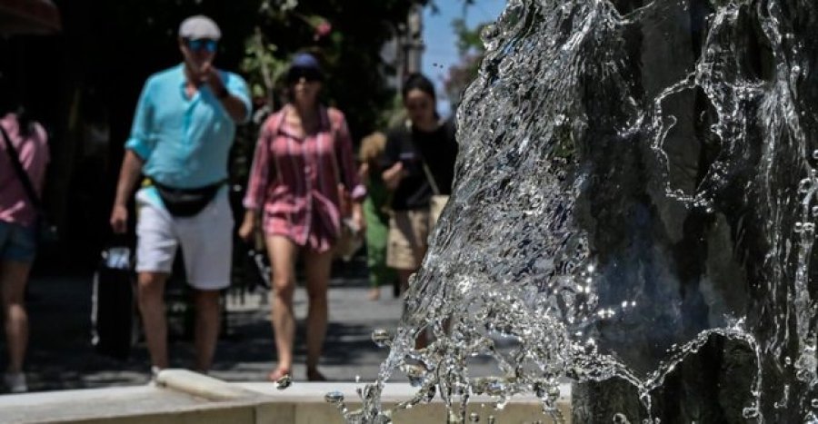 Vala e të nxehtit ‘pushton’ Greqinë, temperatura deri në 44 gradë në disa zona