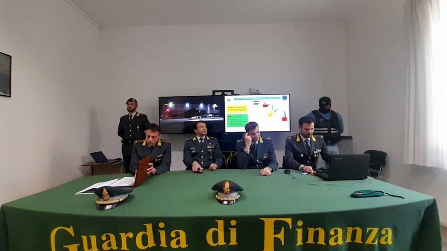 Kapet një sasi e madhe marijuane në Itali, ishte fshehur në një kontejner me dru 