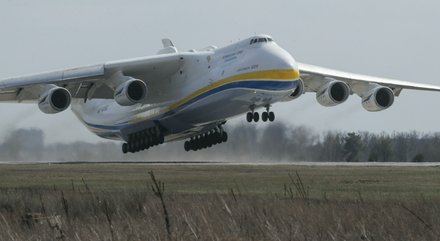 Pas 3 vitesh në tokë gjigandi i qiellit 'Antonov' fluturon fshehurazi nga Ukraina, revoltë në Moskë
