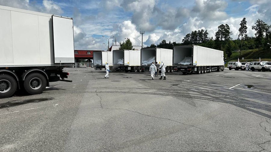 Rusia kthen trupat e 1,000 ushtarëve ukrainas të vrarë