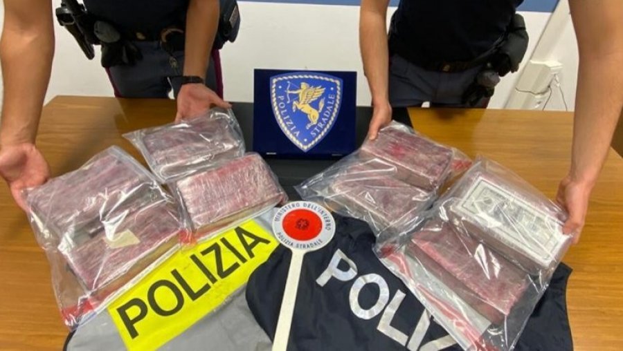 E kishte kthyer shtëpinë në laborator droge, arrestohet 49-vjeçari shqiptar. Sekuestrohen 4 kg kokainë, 2 kg heroinë dhe 50 mijë euro 