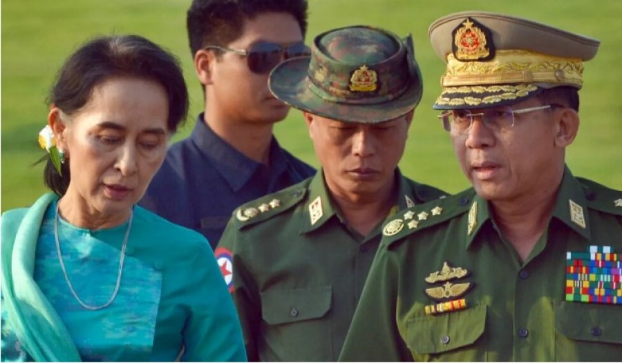 Udhëheqësi ushtarak i Myanmarit në homazhe për Ditën e Dëshmorëve, Suu Kyi mungon për të pestin vit radhazi