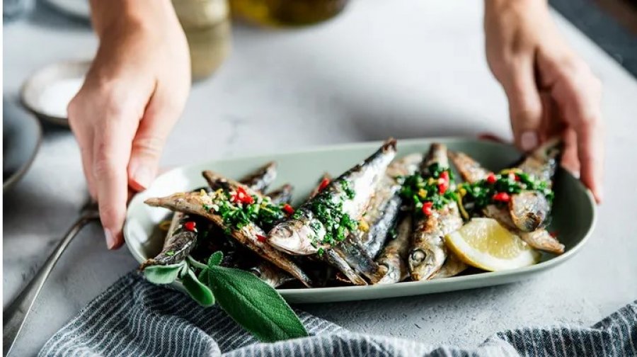 Si ndikon ushqimi në aromën që lëshon trupi dhe si ta përmirësoni atë, sipas ekspertëve
