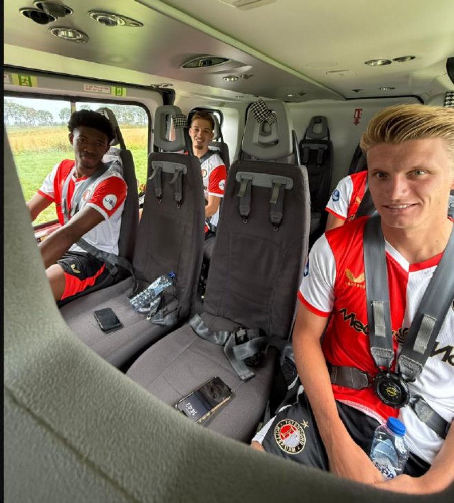 Feyenoord-i surprizon tifozët, lojtarët e rinj zbresin me helikopter në stadium