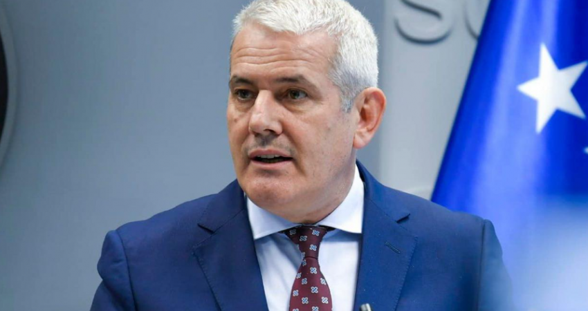 Zollat në veri, Sveçla: Beogradi i ka stimuluar e furnizuar grupet terroriste dhe bandat kriminale