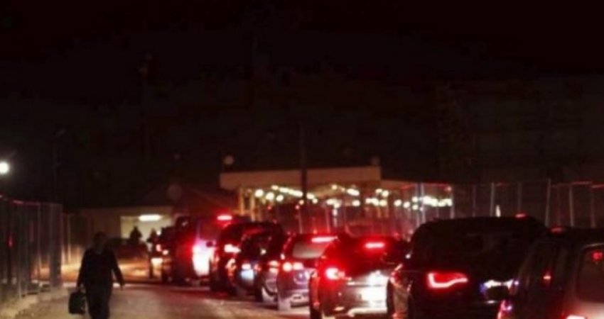 35 minuta pritje te “Dheu i Bardhë” për të hyrë në Kosovë
