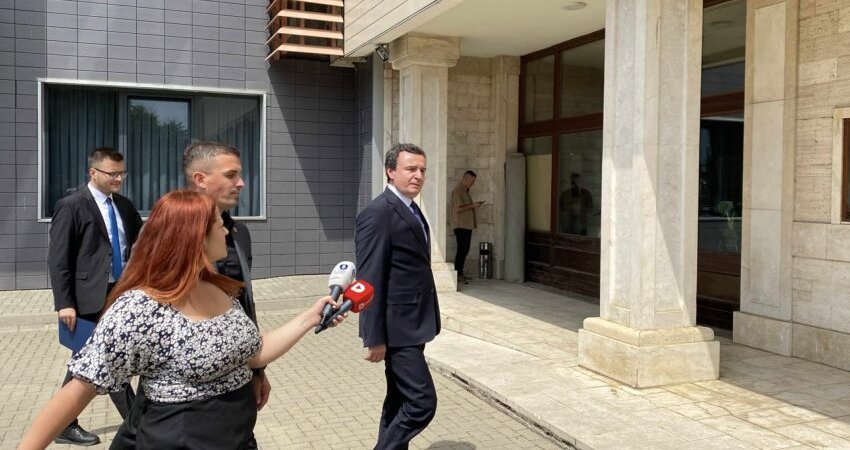 “A ka marrëveshje?” – Kurti s’përgjigje kur pyetet për takimin me Limajn