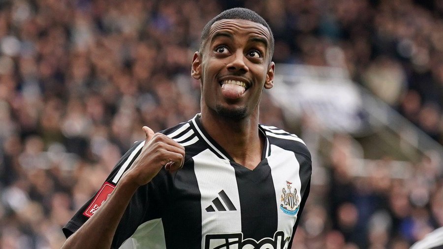 E ardhmja e Alexander Isak ndez merkaton, Newcastle refuzon Liverpool-in, Al-Hilal kërcënon