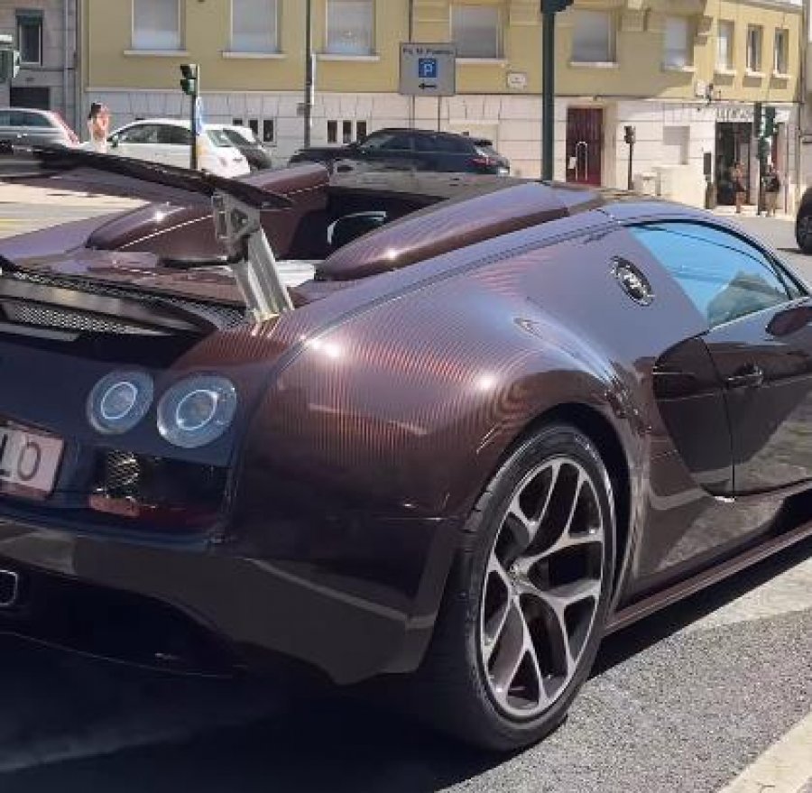 VIDEO/ Cristiano Ronaldo tërheq vëmendjen në Lisbonë me makinën luksoze Bugatti