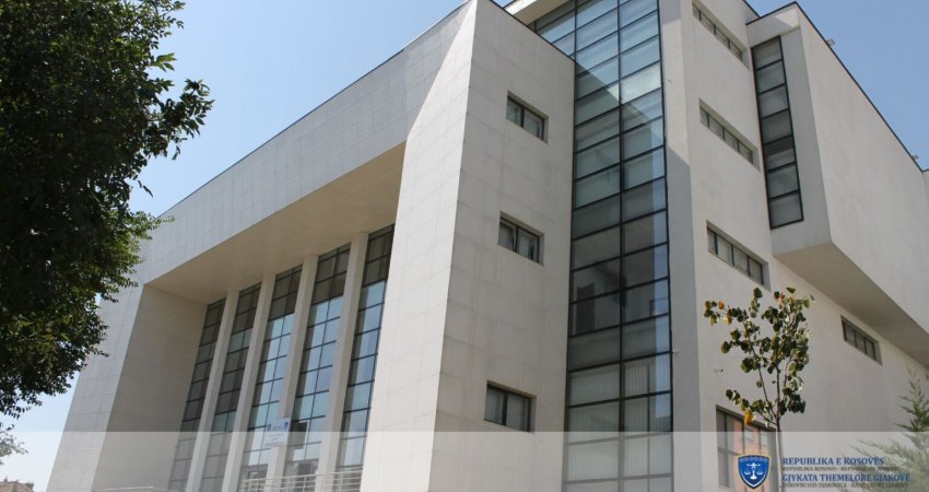 Vdekja e dy punëtorëve të ndërtimtarisë në Gjakovë, një muaj arrest shtëpiak ndaj investitorit dhe punëkryesit
