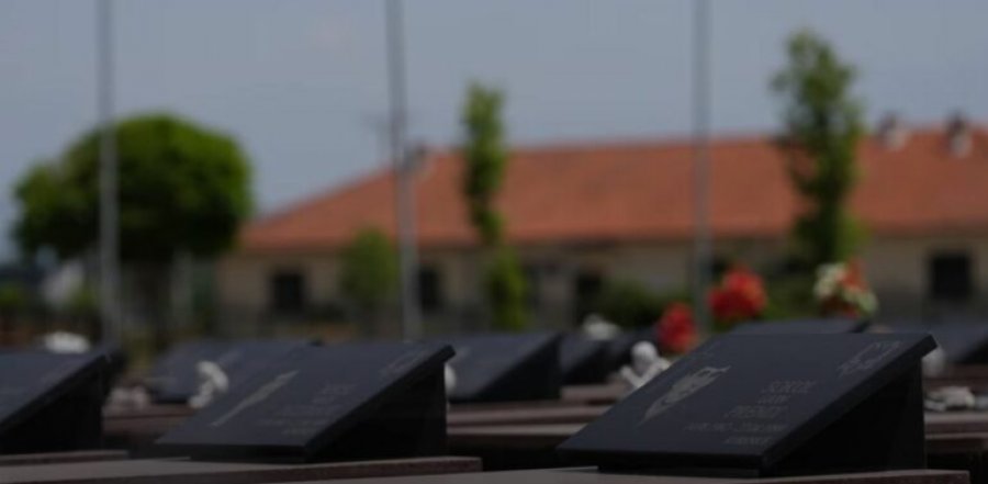 Në Kosovë kërkohen për masakrën në Mejë, në Serbi janë figura publike edhe pse me fletë-arrest ndërkombëtar