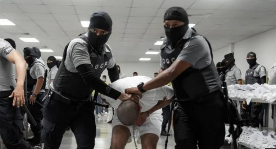 Venezuela nis hetim për tortura ndaj emigrantëve të deportuar nga SHBA dhe mbajtur në burgun famëkeq të El Salvadorit