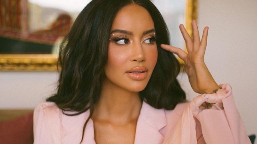 Momenti më i bukur i jetës, Dafina Zeqiri në rolin e nënës gjidhënëse