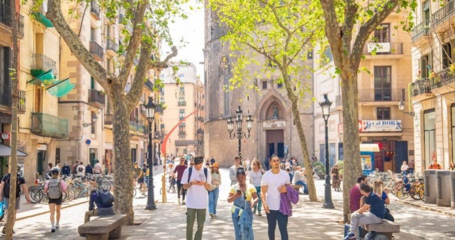 Barcelona ‘epiqendra’ e turistëve, mbyllen dy terminale të anijeve turistike/ Shkak, mbipopullimi nga vizitorët