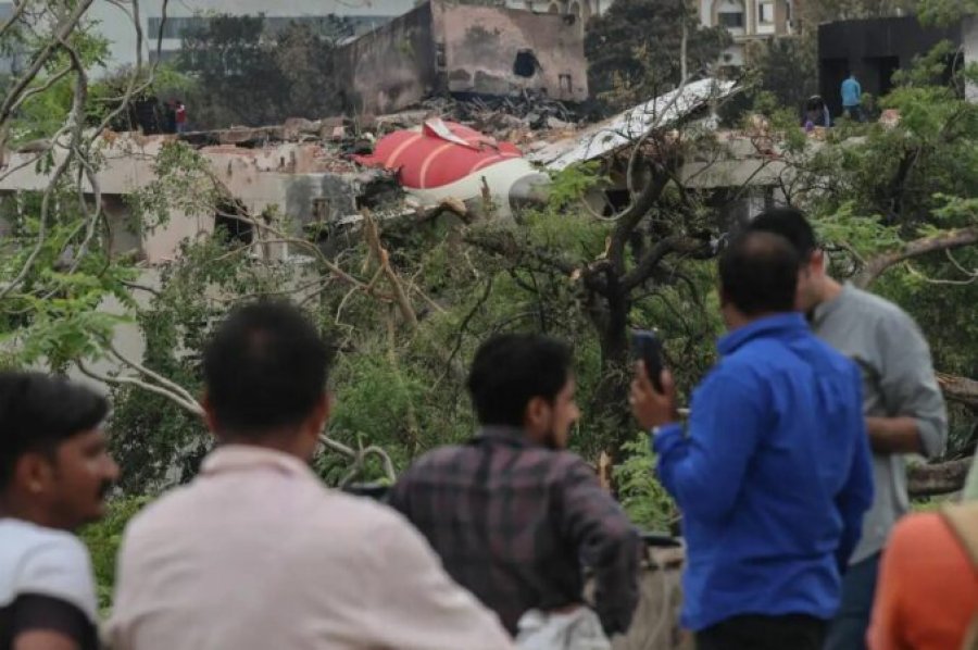 Tmerri i rrëzimit të avionit Air India nuk ka fund, të afërmit e viktimave: Po na japin trupat e gabuar