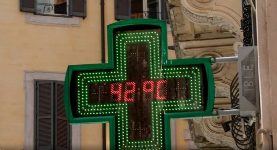 Tragjedi në Otranto/ Burri vdes brenda në makinë në sytë e vajzës 3-vjeçare, teksa priste gruan të dilte nga puna