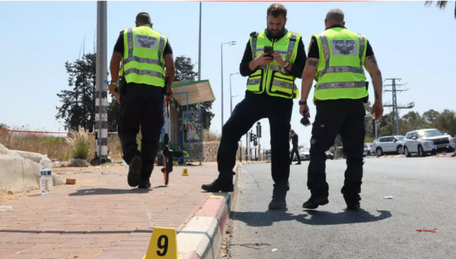 Makina futet mes njerëzve, 8 të plagosur në Izrael