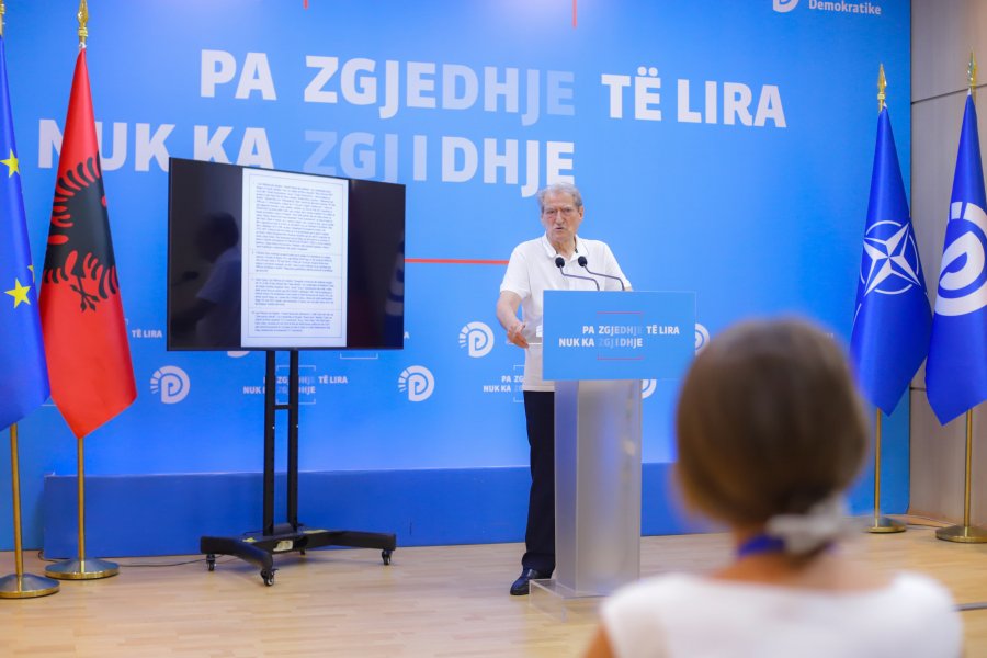 Denoncimi i fortë i Berishës: Karteli i Sinaloas dhe karteli i ‘Hakmarrjes për Drejtësi’ kanë marrë leje ndërtimi në zonat më të mira në Himarë dhe Vlorë
