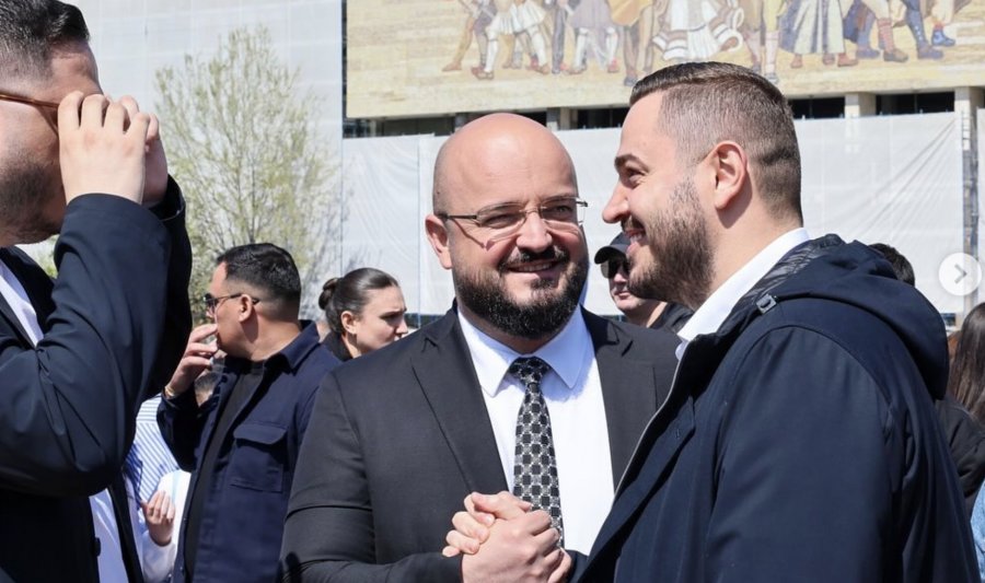 U kap me municion luftarak në shtëpi/ Prokuroria 'fal' vëllain e deputetit të PS, kërkon ‘detyrim paraqitje’ 