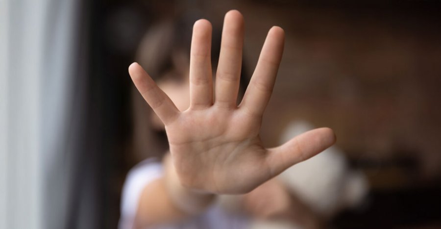 Babai përdhunoi për 11 vite me radhë të bijën! Testi i ADN-së zbulon të vërtetën tronditëse, nga abuzimi seksual vajza solli në jetë një fëmijë me të atin