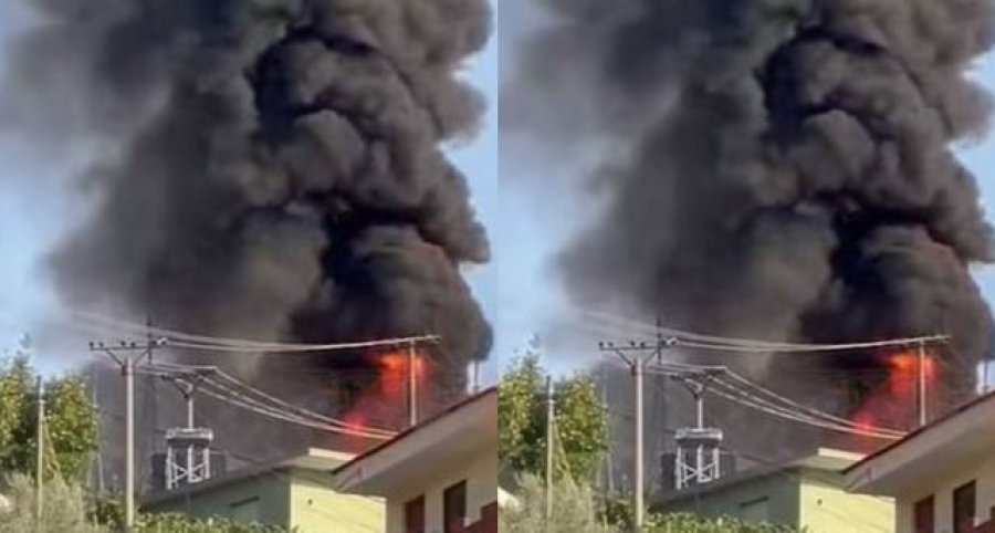 Përfshihet nga flakët transformatori në fshatin Ibë, zjarri dhe tymi i zi mbulojnë zonën