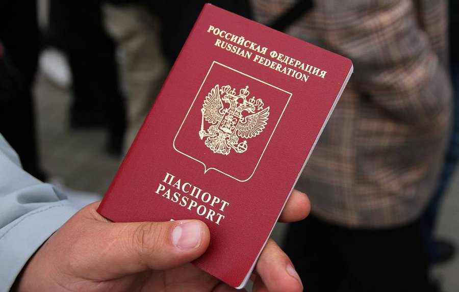 Rusia ashpërson rregullat për shtetasit e natyralizuar, krimet e rënda mund të çojnë në humbjen e pasaportës