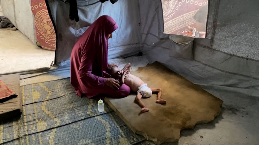 Nënat në Gaza zgjohen natën për të kontrolluar nëse fëmijët e tyre të uritur janë ende gjallë