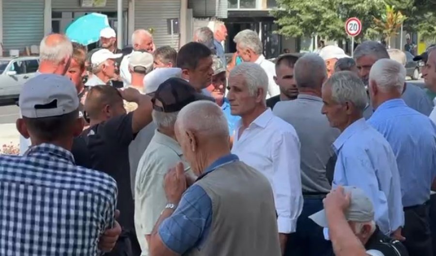Protestë në Klos kundër ndërtimit të HEC-it në fshatin Kurdari, banorët kërkojnë ndërprerjen e punimeve