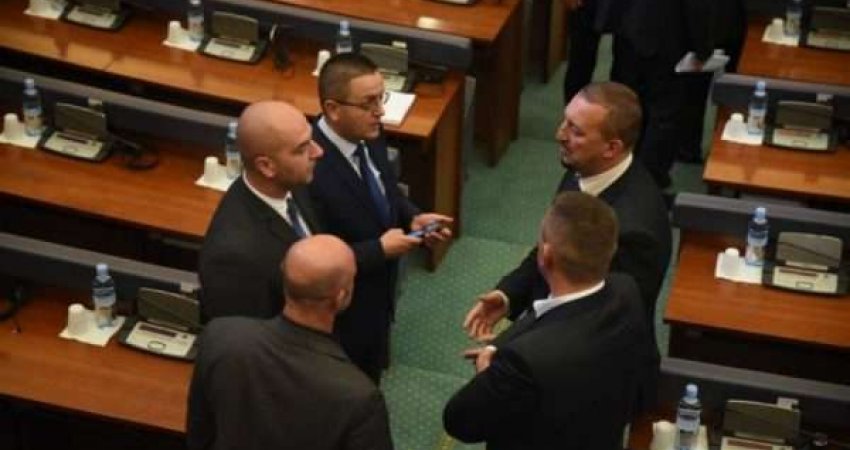 Deputetët e Listës Serbe i bashkohen seancës për zgjedhjen e Kryetarit të Kuvendit – tentativa e 53-të