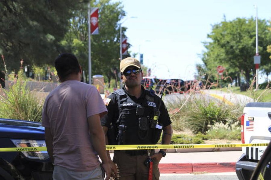 Një i vrarë dhe një i plagosur pas të shtënave me armë zjarri në Universitetin e New Mexico-s. I dyshuari ende në kërkim nga policia