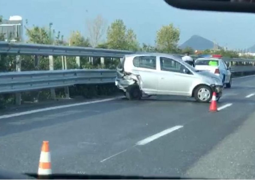Aksident i rëndë në Vorë/ Një i vdekur dhe dy të plagosur