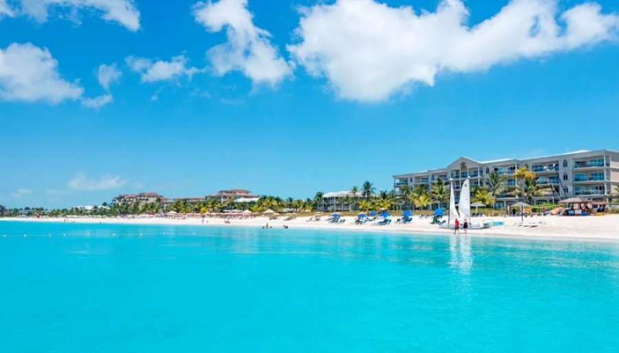 Të shtëna masive në Ishujt Turks dhe Caicos, tre të vrarë dhe 10 të plagosur – autoritetet ngrenë alarmin për dhunë bandash