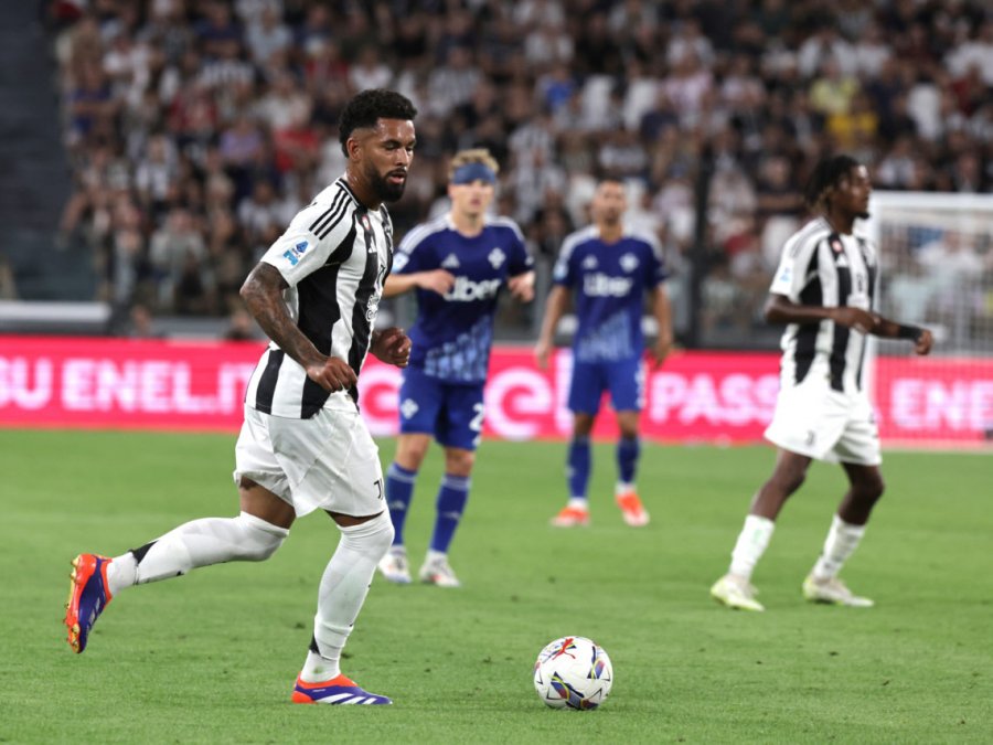 Douglas Luiz kthehet në stërvitje me Juventusin, por klubi italian kërkon shitjen e tij