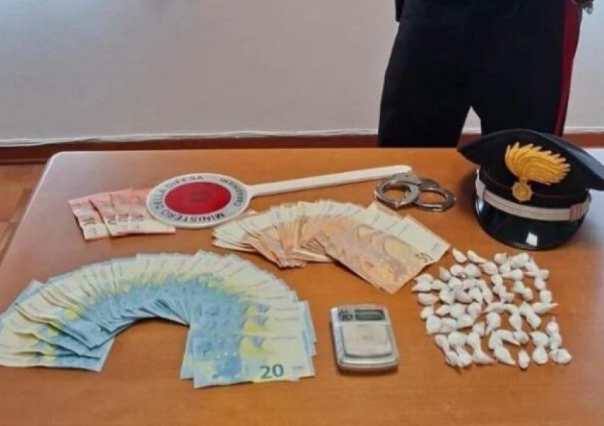 U shfaq nervoz gjatë kontrollit të rastësishëm të Policisë në qendrën tregtare, pranga ‘turistit’ shqiptar
