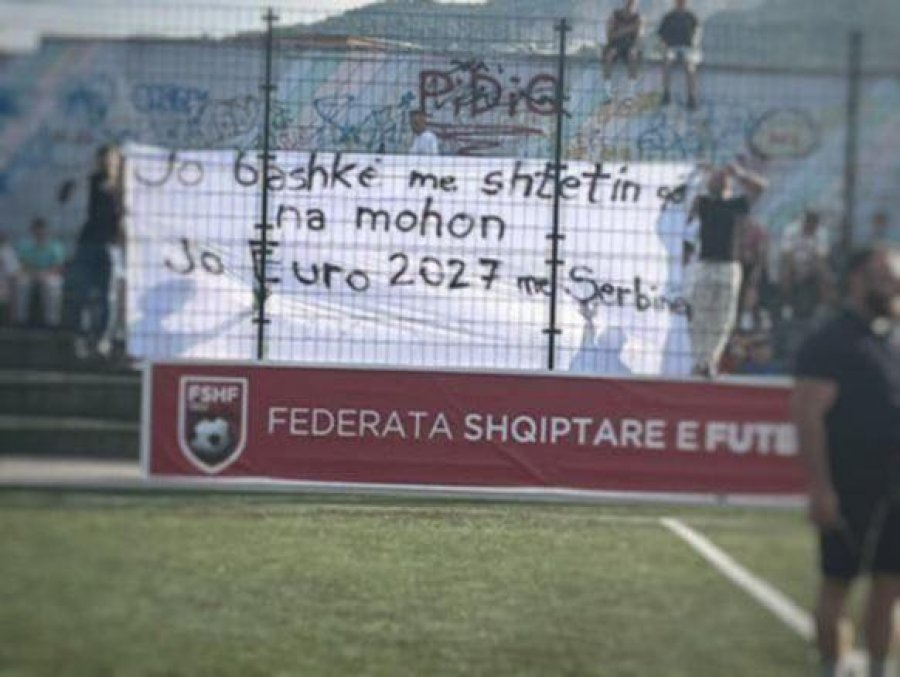 Protesta e “Tifozëve Kuq e Zi” në Luginën e Preshevës: Jo bashkë me shtetin që na mohon, jo Euro 2027 me Serbinë!