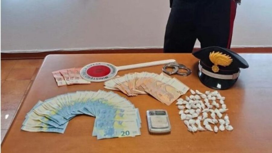 U shfaq nervoz gjatë kontrollit të rastësishëm të Policisë në qendrën tregtare, pranga ‘turistit’ shqiptar