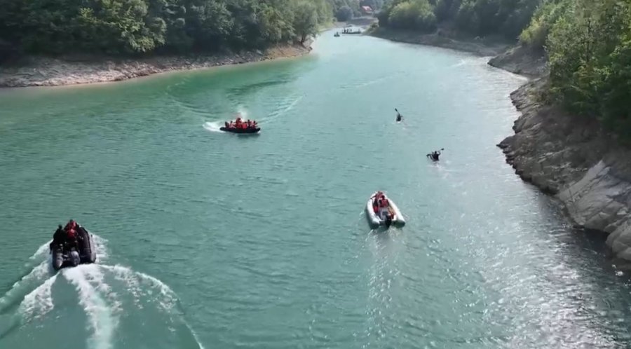 Vazhdojnë kërkimet, ende asnjë gjurmë nga 33-vjeçari që dyshohet se u mbyt në Liqenin e Ujmanit