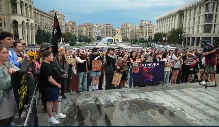 'Ata na mbrojtën, tani është radha jonë'/ Ukraina shënon përvjetorin e shpërthimit në burgun Olenivka në Kiev