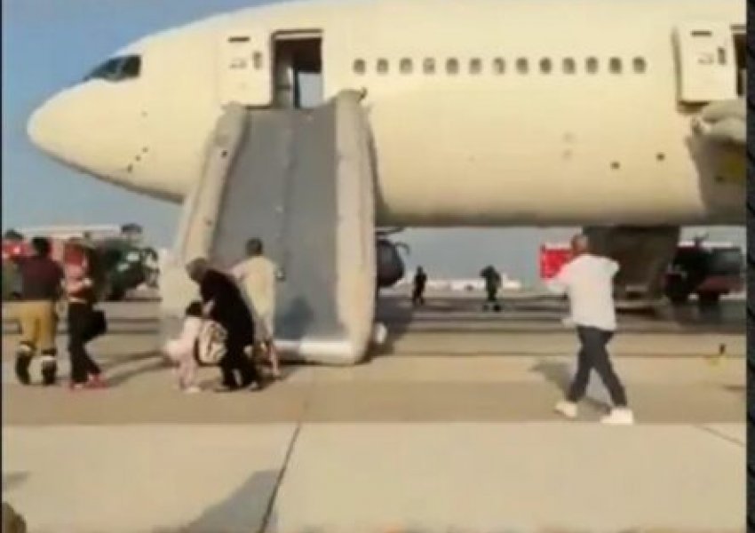 Panik në aeroportin e Antalias/ Avioni bën ulje emergjente pas një defekti, evakuohen pasagjerët