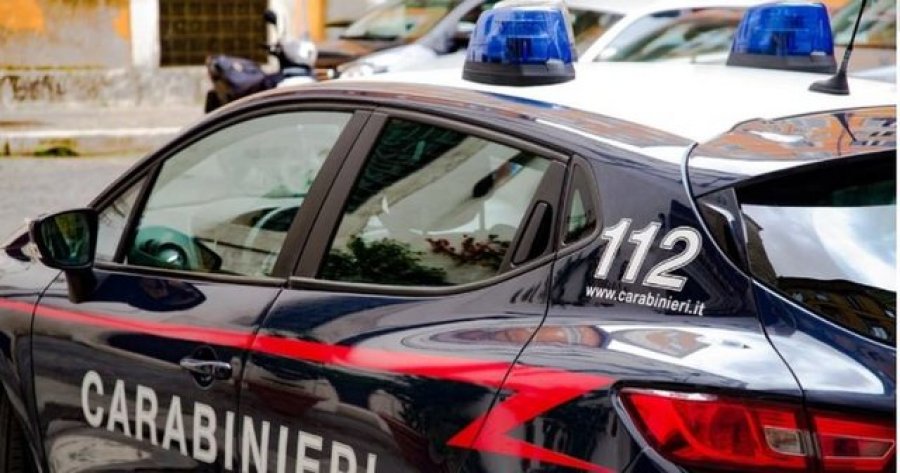 U ndalua nga policia pas manovrave në rrugë/ 22-vjeçarit shqiptar i gjendet drogë, arrestohet në Itali