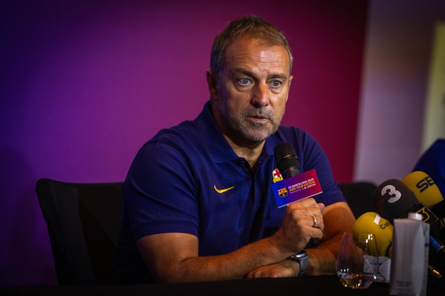 Flick flet për çështjen e kapitenit dhe talentët e La Masia-s: Është bërë një punë e shkëlqyer