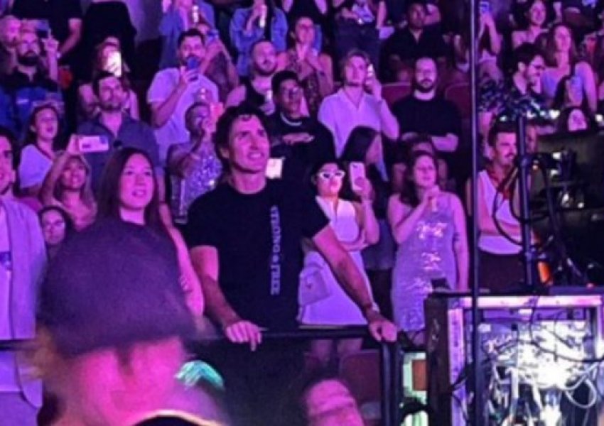 Ish-kryeministri këndon në koncertin e Katy Perry, forcohen thashethemet për një romancë mes saj dhe Justin Trudeau