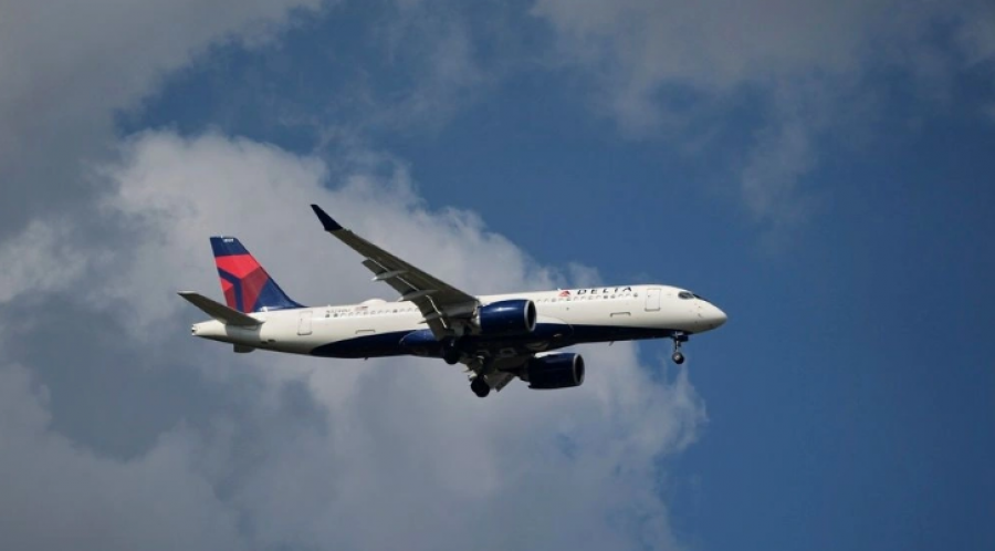 SHBA/ 25 të plagosur pas uljes të detyruar të një avioni për shkak të turbulencave të forta